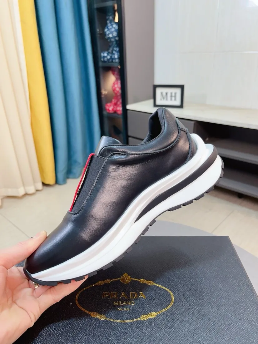 Men's shoes 💰420🌹🌹Prada is a luxurious and fashionable high-end product ✊🔥The perfect last shape and top-notch handcrafting make this shoe immediately create a strong aristocratic atmosphere. Imported first-layer cowhide with brogue carving crafts💋Cowhide lining🎶Rubber combination outsole specially imported from France for leather shoes😍Color: Mysterious Black☕️Number 38～44